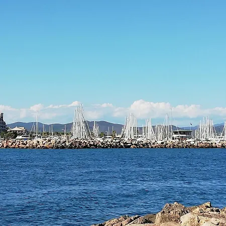Port T3 Face A La Mer * Hyeres